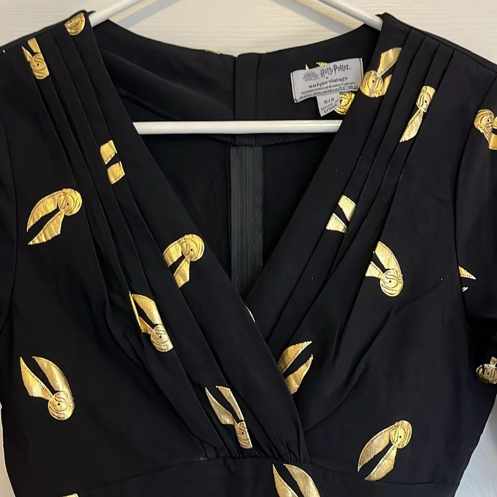 Unique Vintage x Harry Potter Wizarding World Black w/ Gold Snitch Fit & Flare - Picture 4 of 11